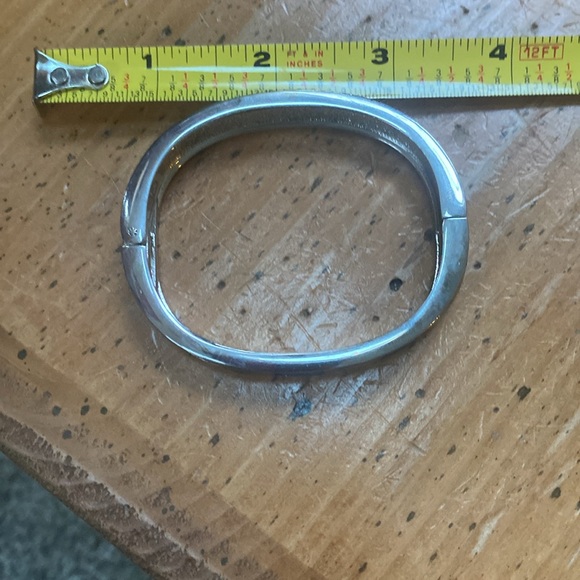 Bracelet. Puau shell and polar bear design. 3”x2 1/4” - Picture 4 of 4